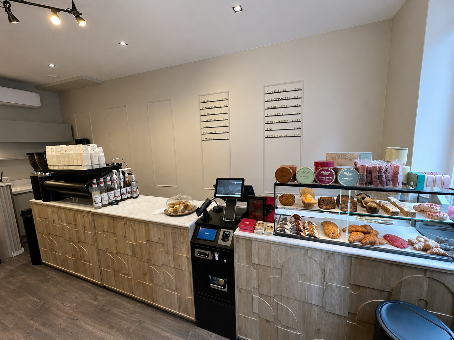 Port du Patio interior with marble counter and pâtisserie display